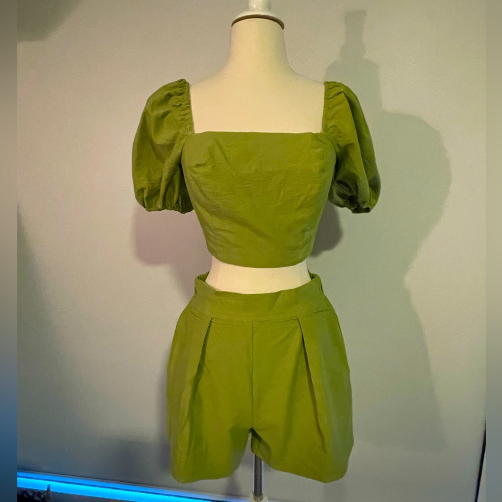 Cute short pant with crop top set. Never used. Small Green. Olive 🫒 light green
